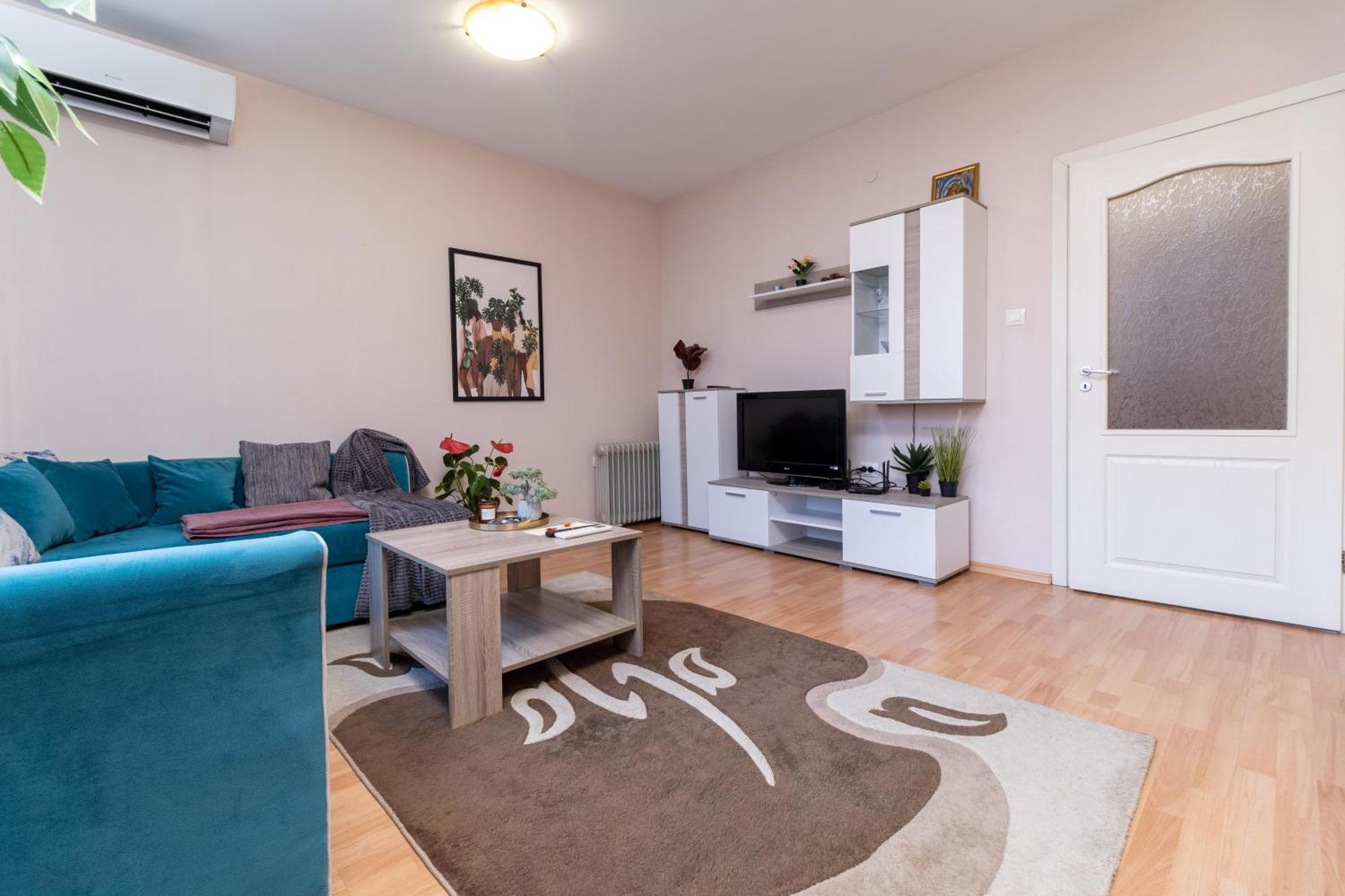Comfortable 2Br Urban Getaway In City Center Пловдив Екстериор снимка