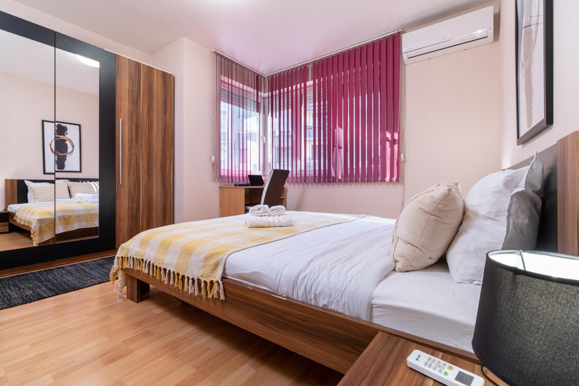 Comfortable 2Br Urban Getaway In City Center Пловдив Екстериор снимка